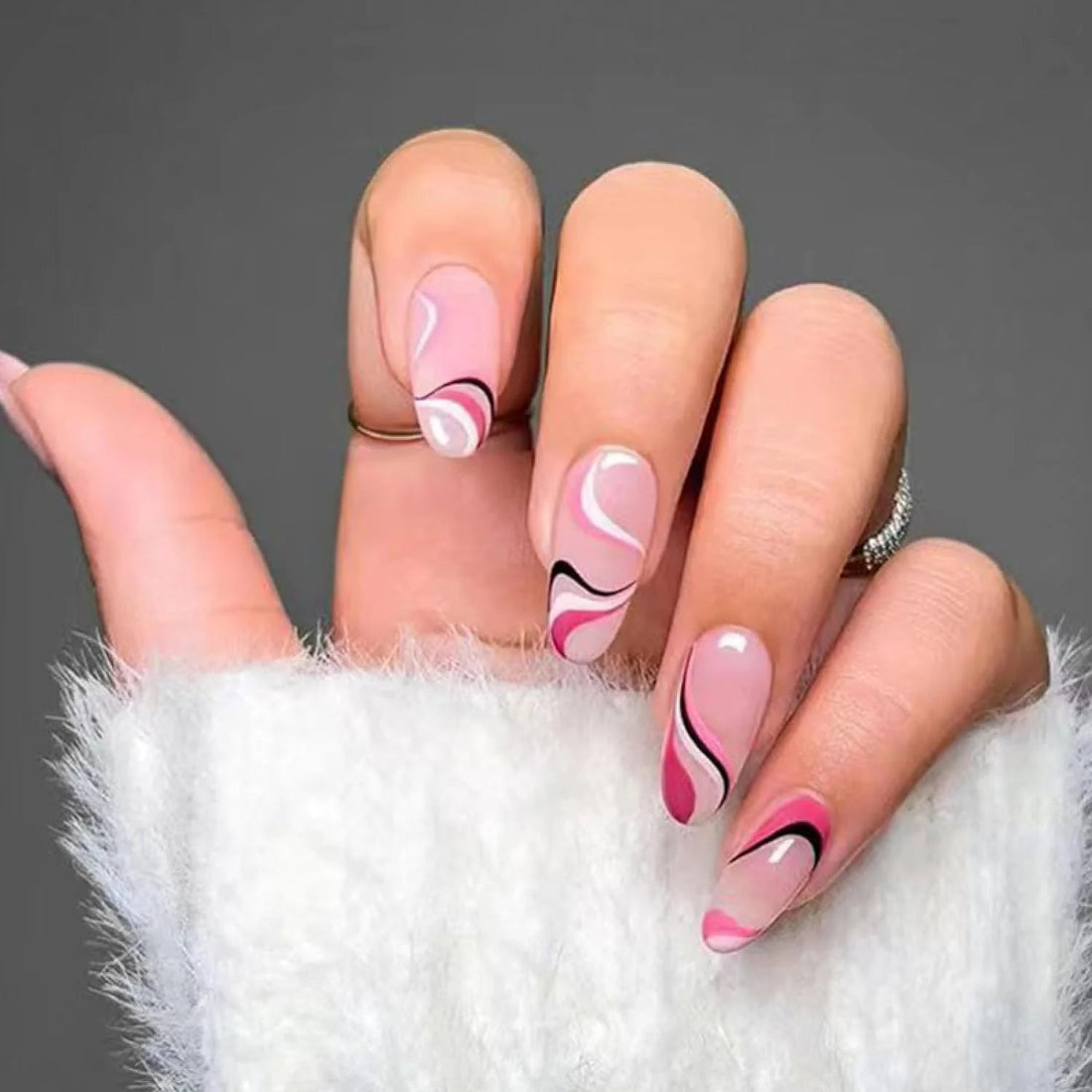 Almond Lily Nails - Press on Nails