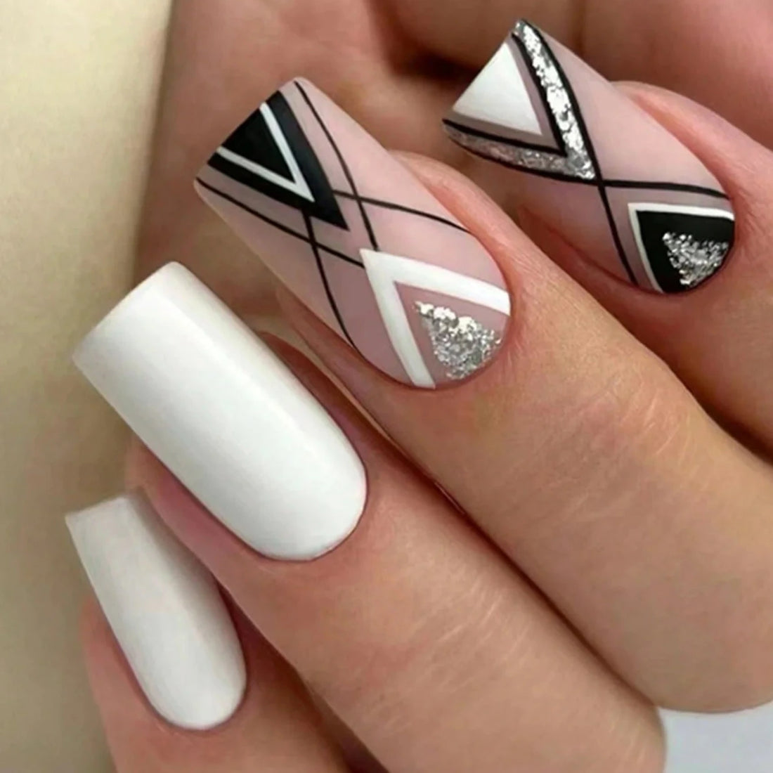 Square B&W Geometric Nails - Press on Nails